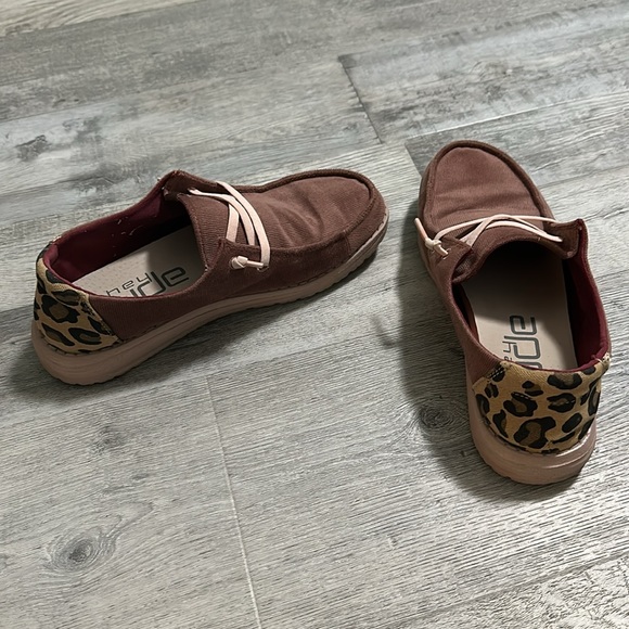 Dusty pink cheetah print Hey Dudes - Picture 3 of 4